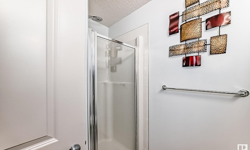 Condo For Sale In Wi...