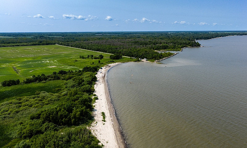 Lake Winnipeg Buildi...