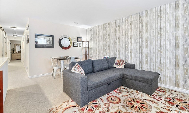 3 Bed 1.5 Bath Brigh...
