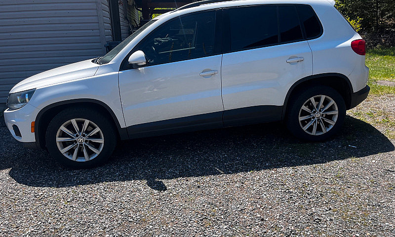 2012 Vw Tiguan...