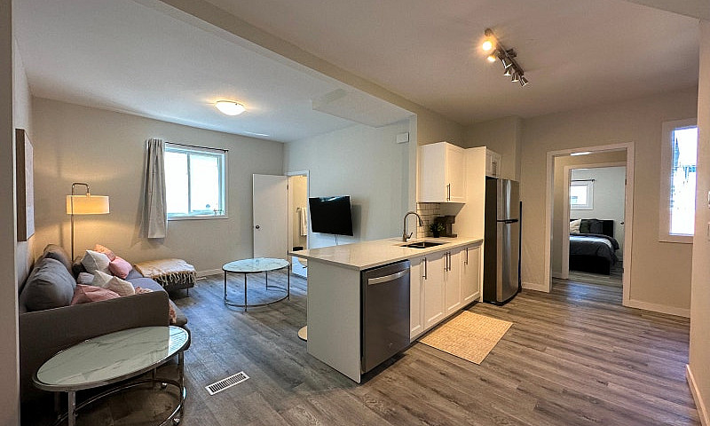 Fully Furnished 3 Be...