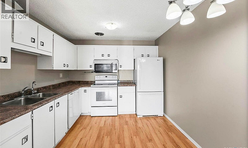Beautiful 3-Bed, 2-B...