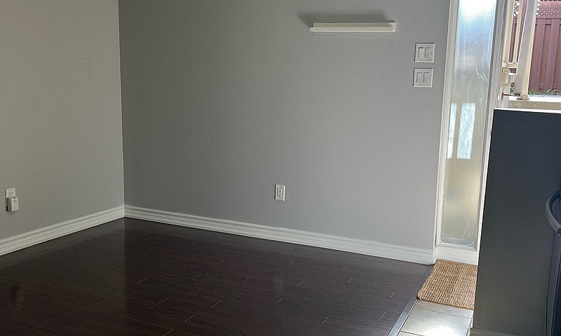 Basement For Rent (M...