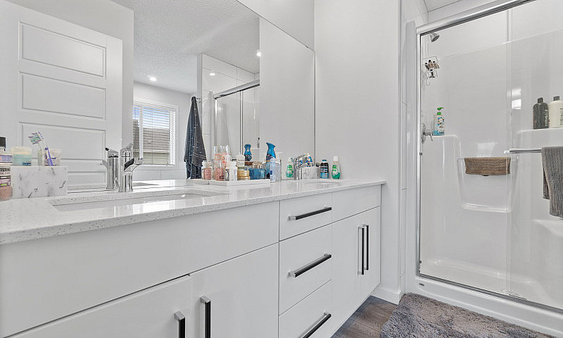 Stunning 4-Bedroom H...