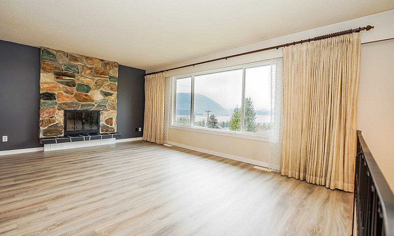 1360 12 Ave Se, Salm...