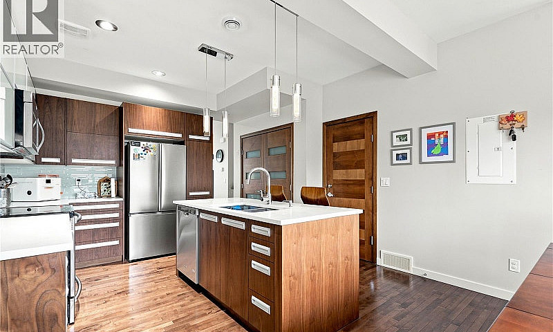 Beautiful 3 Bed 3 Ba...