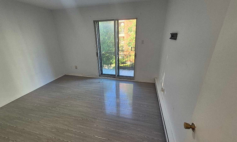 Bright Renovated 1Br...