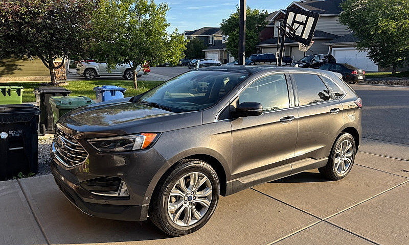 2019 Ford Edge Titan...
