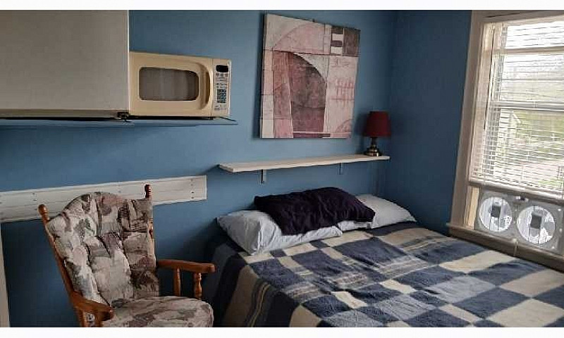 Furnished Upstairs R...