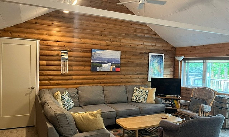 Loni Beach Cottage F...