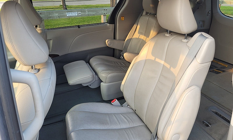2012 Toyota Sienna X...
