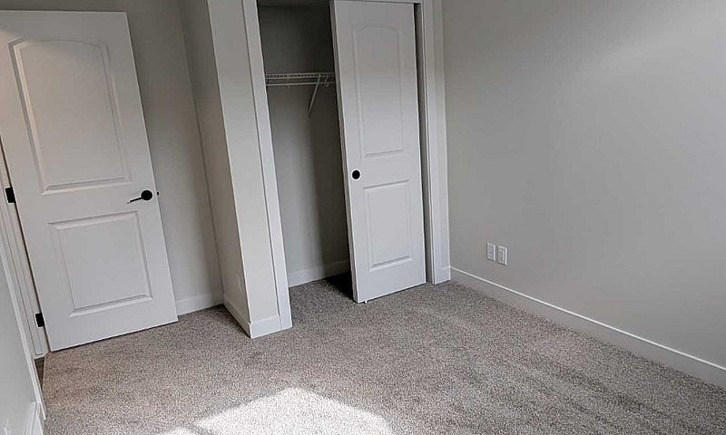 2Bd Legal Basement S...
