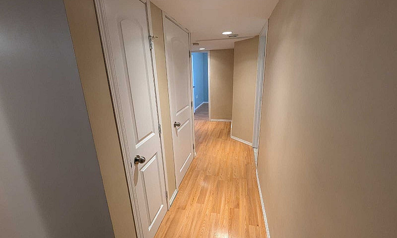 Basement Suite W/ Ut...