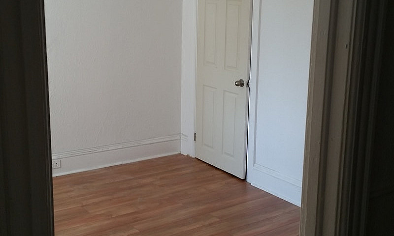 Apt For Rent- 2&1/2 ...
