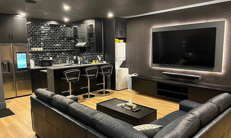 Luxury Furnished 1 B...