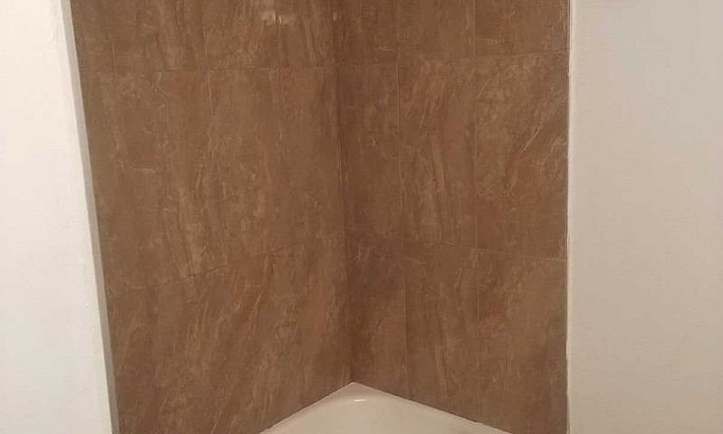 $2300 - 3 Bedroom Up...
