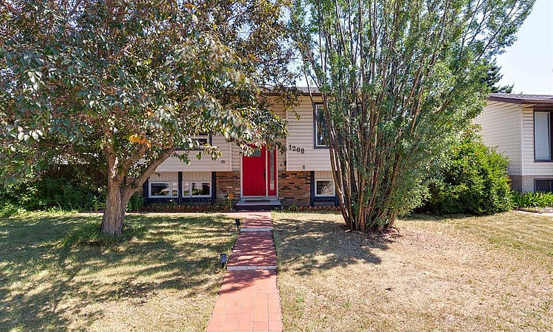 Fully Reno 4 Bd 2 Ba...