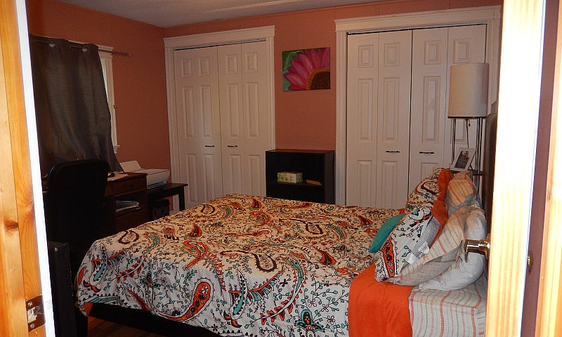 Country Home On 2 Ac...
