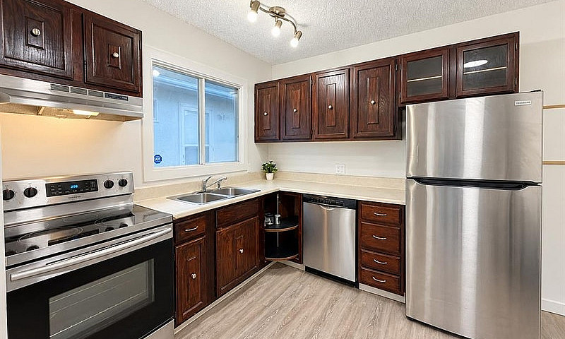 1535 Laura Avenue...