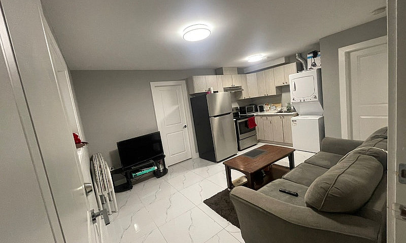 $1,300 / 1Br - 550Ft...