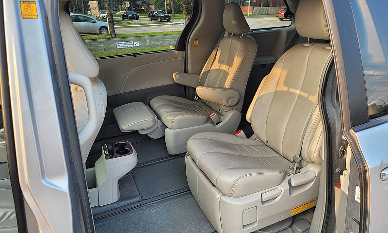 2012 Toyota Sienna X...