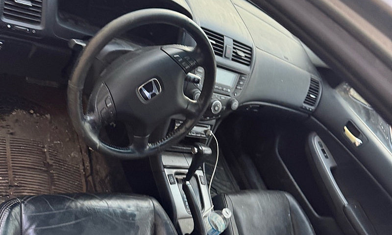 2003 Donda Accord...
