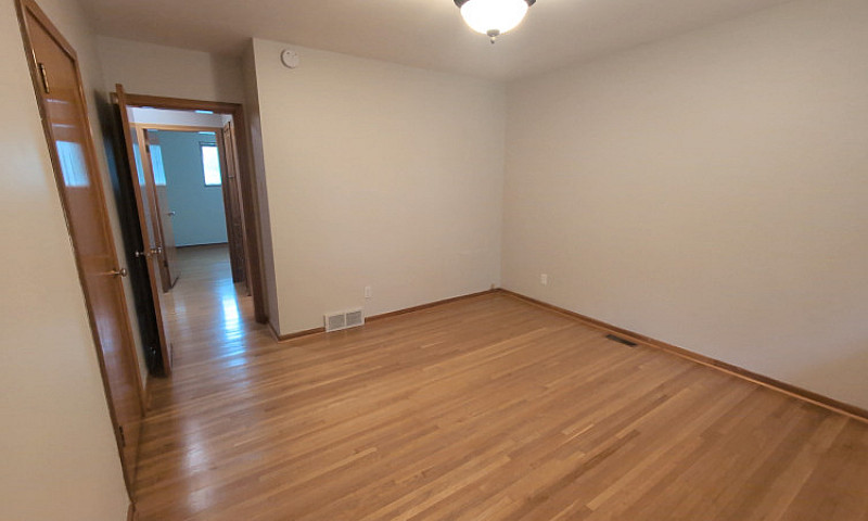 Two Suite House On 6...