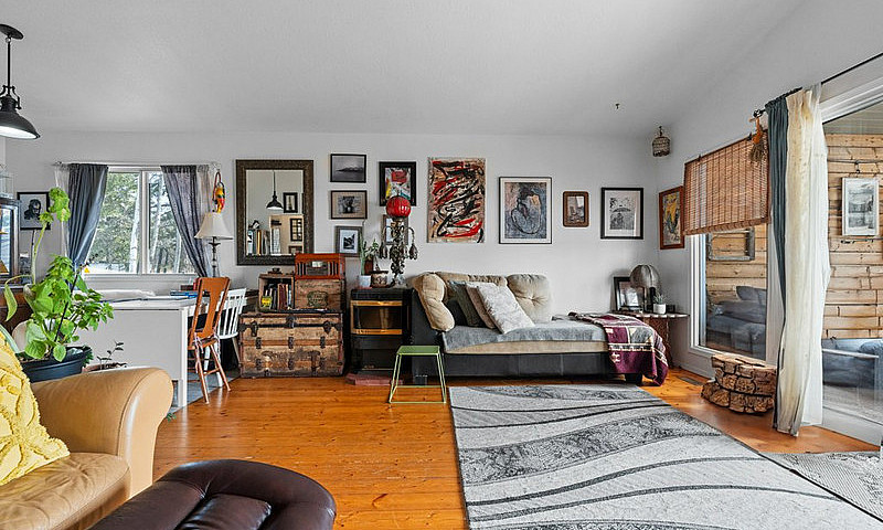Lakeshore Retreat In...