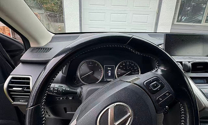 Lexus Nx200T...