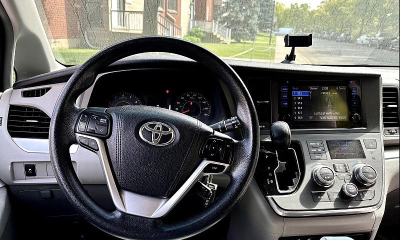 Toyota Sienna ...