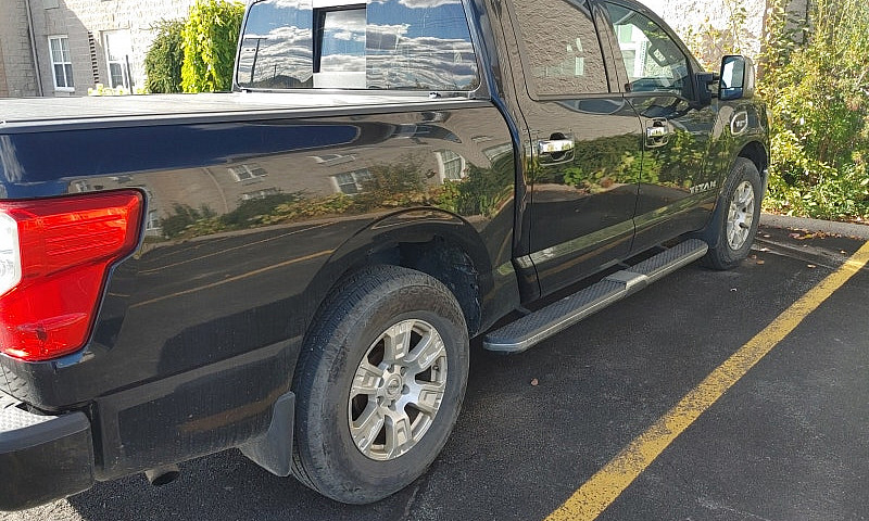 Nissan Titan Sv 2017...