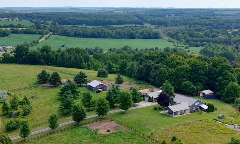 Stunning 27 Acre Cou...
