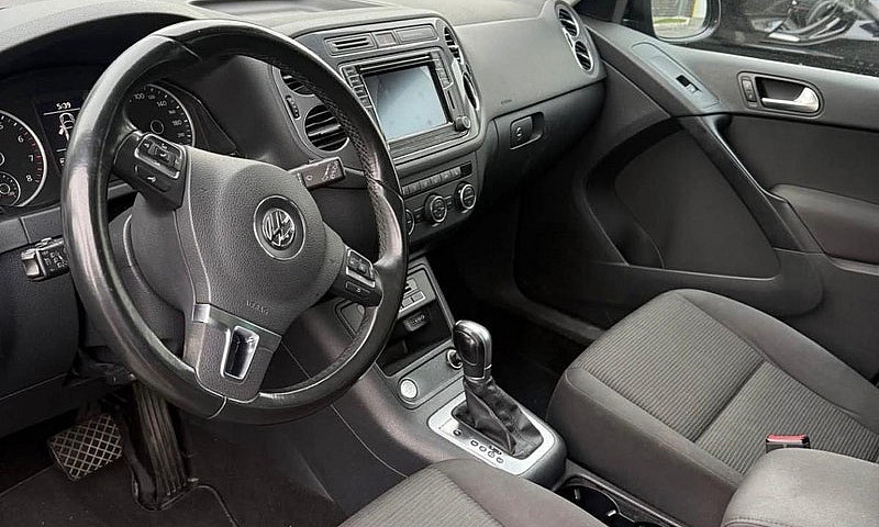 2016 Volkswagen Tigu...
