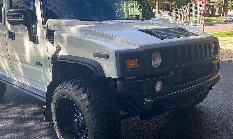 2005 Hummer H2...