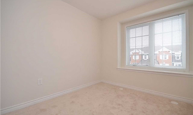 Spacious 3 Bed 3 Bat...