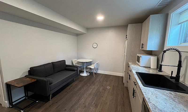 1 Bedroom Bsmt Suite...