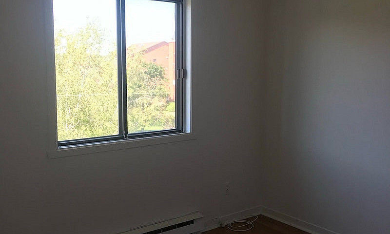 Grand 4½ Style Condo...