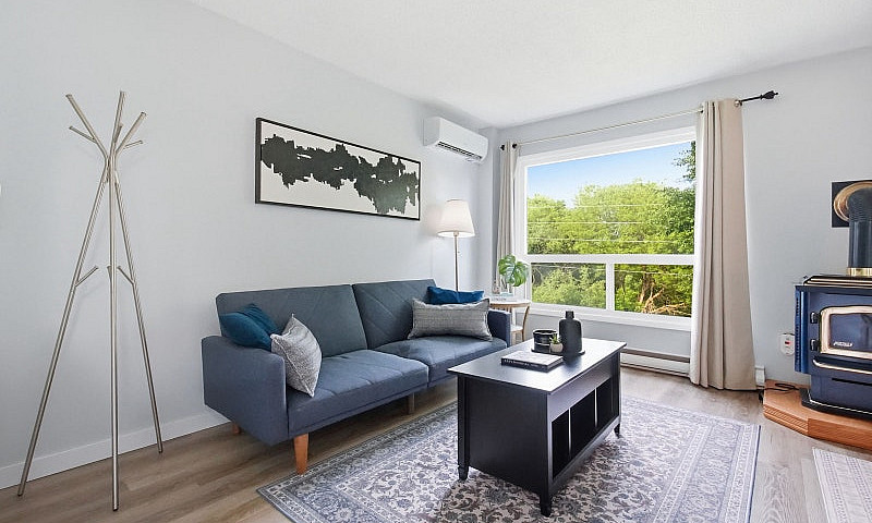 4 Bed Townhome End U...