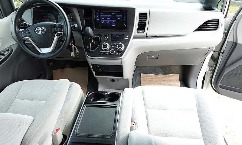 2016 Toyota Sienna L...