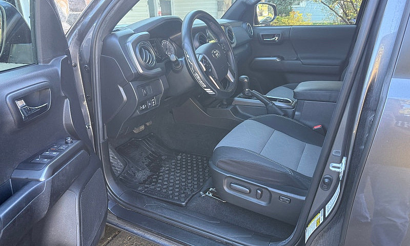 Toyota Tacoma 4X4 Do...
