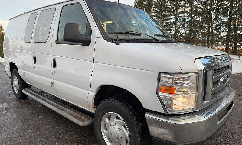 2013 Ford E-250 Carg...