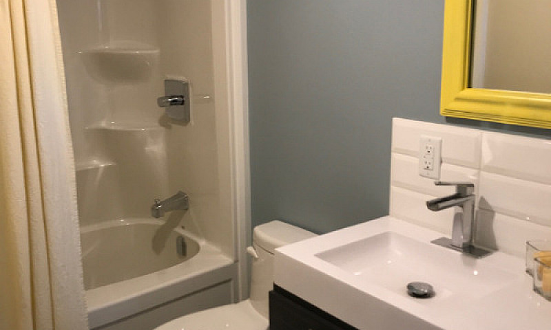 Lakeside 1 Bedroom U...