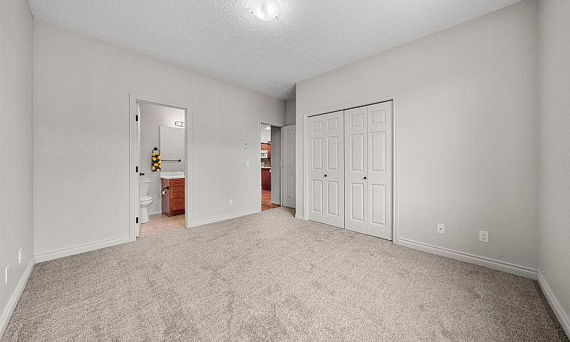 Gorgeous 1 Bed + Den...