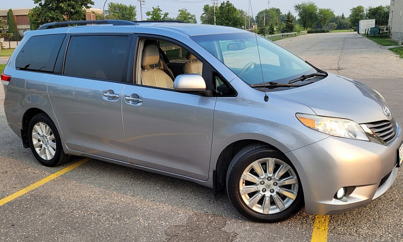 2012 Toyota Sienna X...