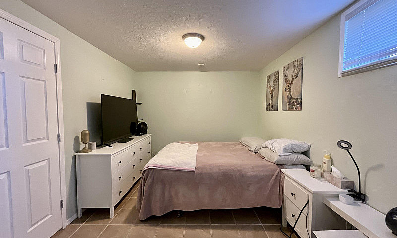 2 Bed Basement With ...