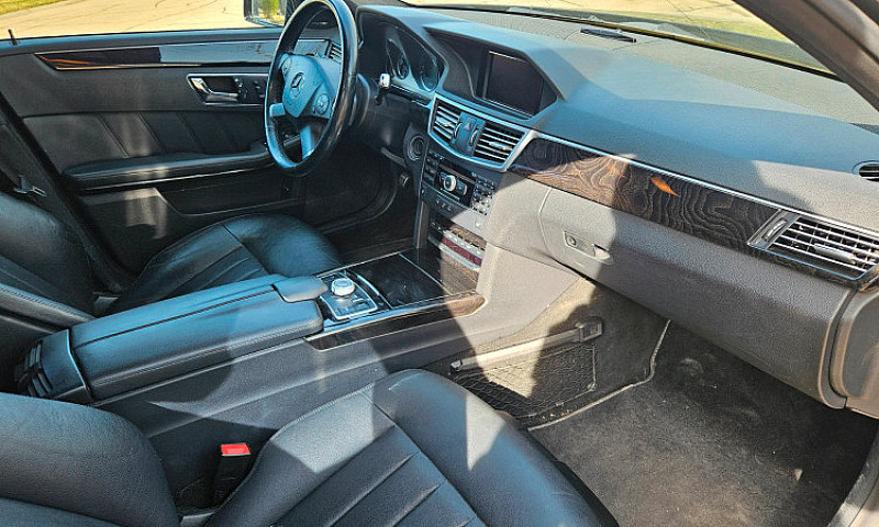 2011 Mercedes Benz E...