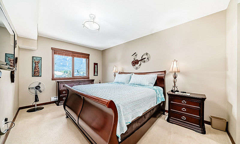 For  Sale: 1002-8Th ...