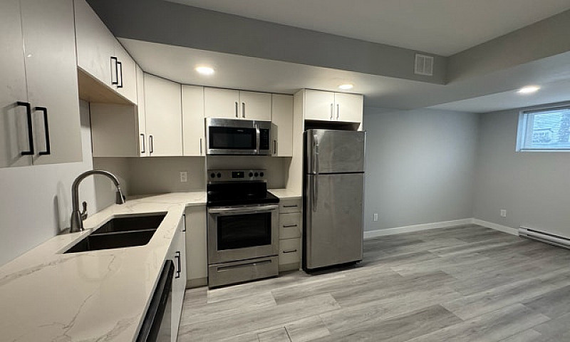 **2 Bed 1 Bath Lower...
