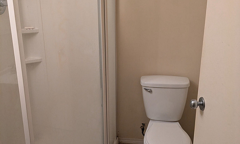 Bachelor Suite For R...