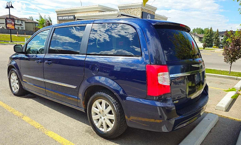 2015 Chrysler Town &...